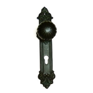 CAST IRON DOOR KNOB ON PLAT 320mm#2590