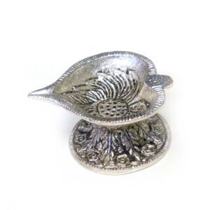Silver Metal "Diya" Leaf design Handicraft can be perfect gift for any festival occasion Like Diwali and can also be used to decorate the house like Dining Room , Hotel , Restaurant , Office Corporate Gift, Marriage Anniversary , Wedding Gift  80mm #9078