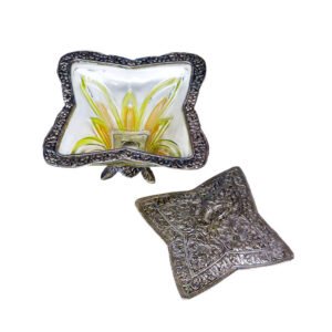 Glass Fruit Bowl Silver with Silver Metal Stand brings features a hand-hammered design glass bowl with a stunning and Silver metal base 180mm #9046