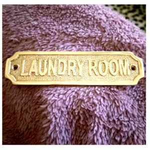 Brass "LAUNDRY ROOM" Sign Plaque Door Wall Fence Post Cafe Shop Pub Hotel Bar Work Polish Brass Finish  150mm #876